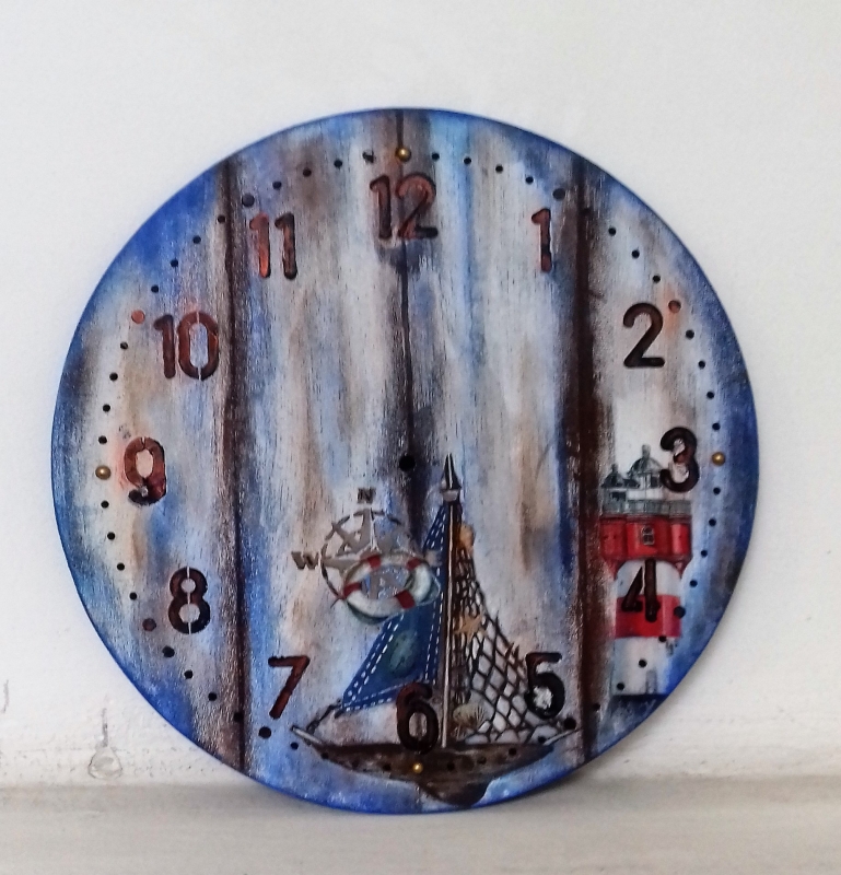 Unikatna lesena stenska ura z motivom ladjice