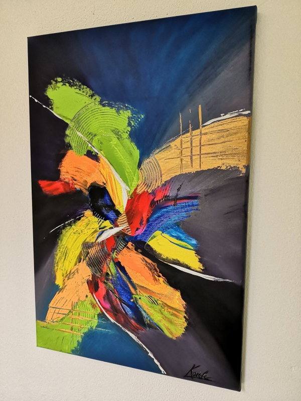 Čudovita abstraktna slika, akril na platnu, velikost 40x60 cm z naslovom Prebujanje. Barvit motiv daje prostoru pozitivno energijo, s svojimi živahnimi barvami pa bo navdušil vsakega obiskovalca.