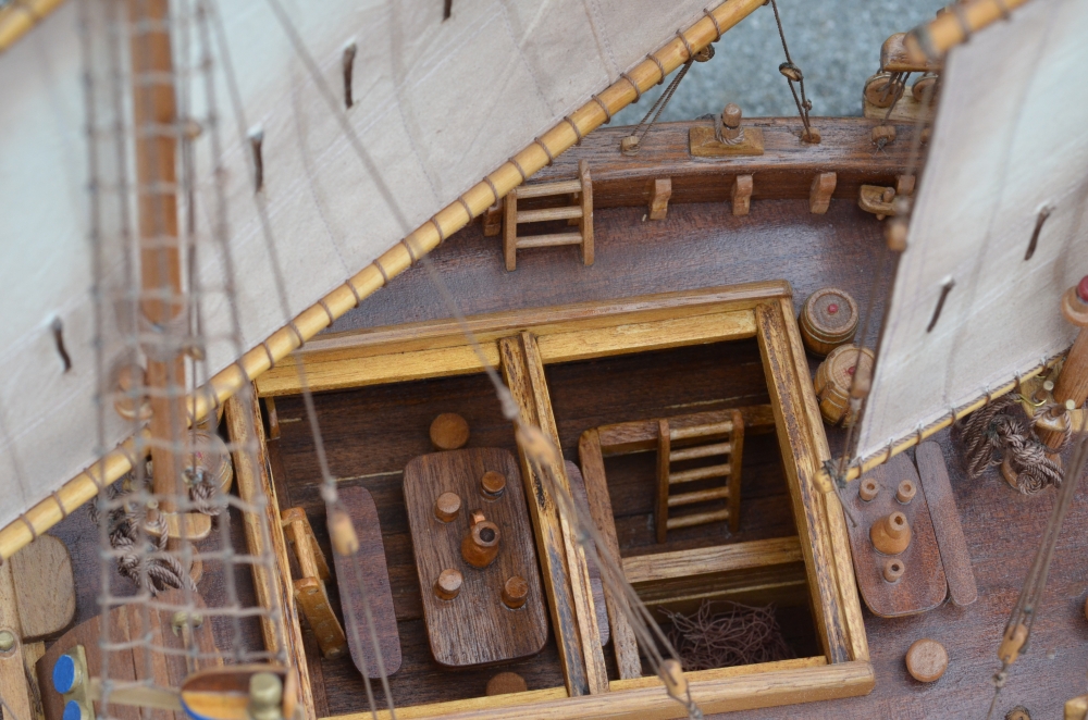 Starohrvaška ribiška ladja Trabakul. Ladja je plod tri mesečnega ročnega dela. Izdelana do podrobnosti iz različnih lesenih materialov.